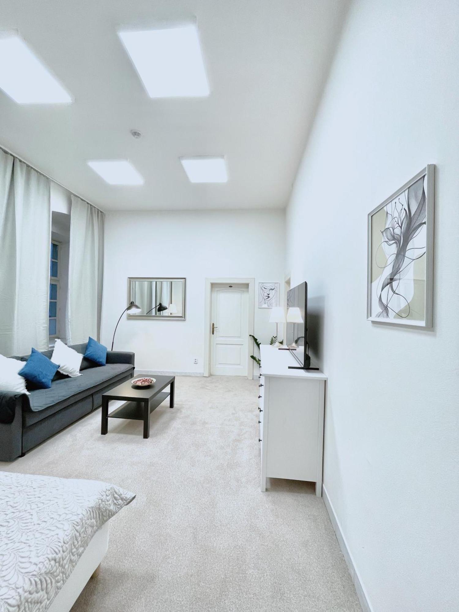 New Town 5' Walk To Wenceslas Square Apartment